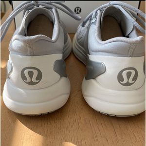 Lululemon W Bliss running shoes women’s size 7.5 like new